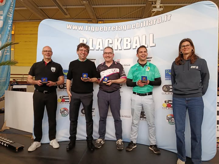 Podium BBET Dinard 2026, de gauche à droite Eric Trotel, Emmanuel Menant, Stéphane Dumont, Anthony Le Doussal, Mariane Jacquet, directrice de Sport Bretagne
