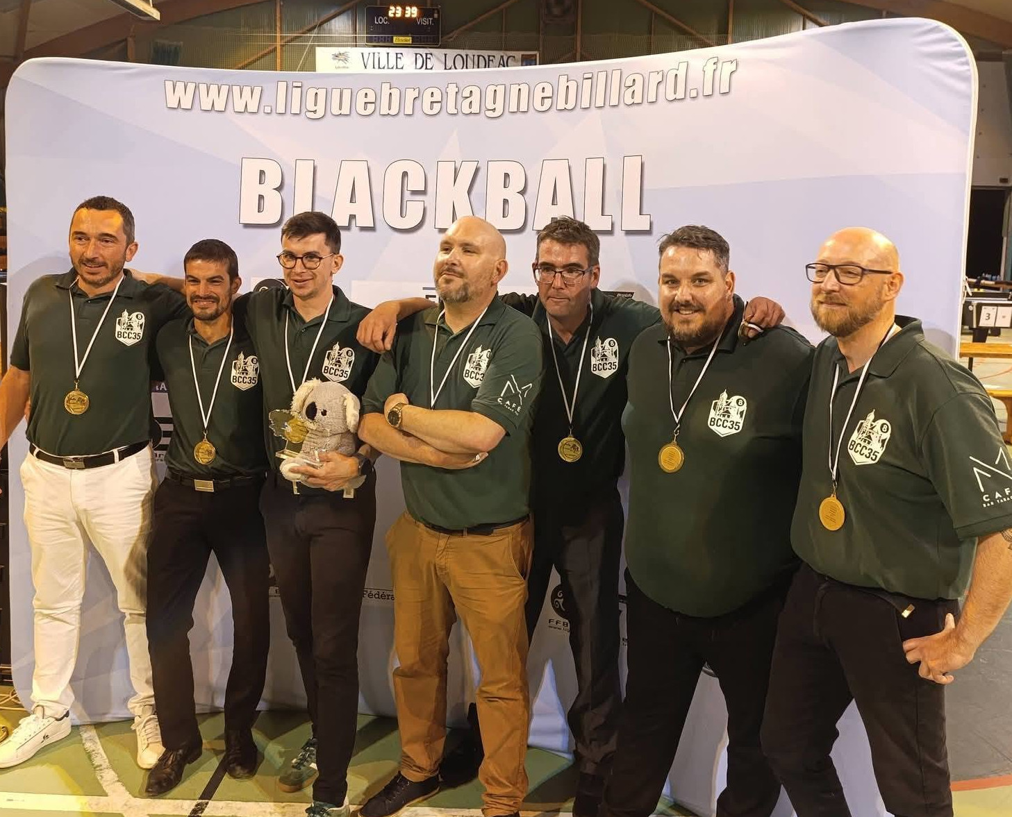 Corps Nuds championne de DR4, de gauche à droite, Jérôme Stéphant, Erwan Kerboas, Baptiste Quillerou, Anthiny Gérard, Julien Hirel, Jonathan Chauvel, Cyril Travers