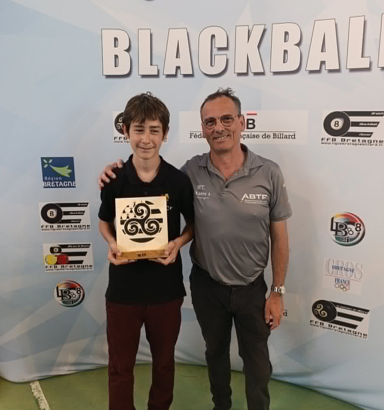 Champion U15, Konwal Peltier (à gauche), Hervé Rabault (à droite) président du CodBiv 35.