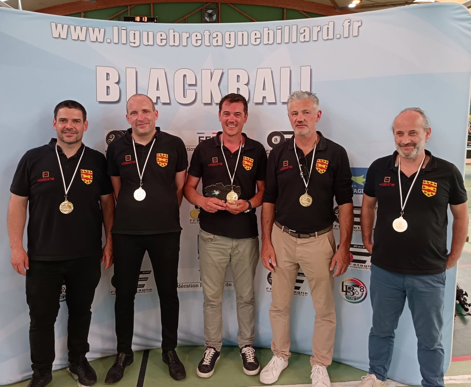 Matignon 1, champion de DR2. De gauche à droite : Julien Gautier, Adrien Le Lostec, Tristan Carfantan, Laurent Daré, Stéphane Gaudin 