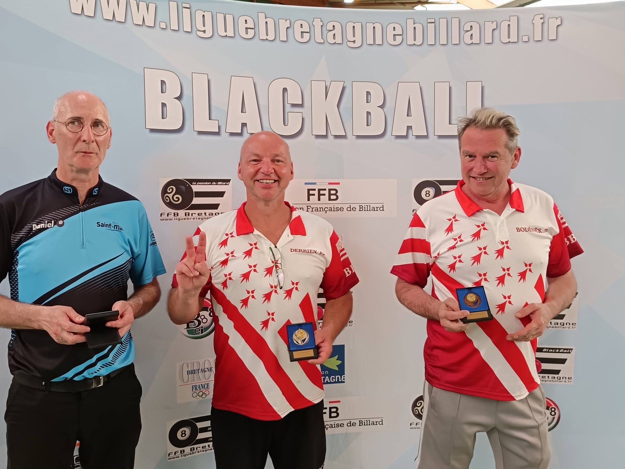 Podium du tournoi vétéran : de gauche à droite, Daniel Berthelo, Franck Derrien, Philippe Bodénes