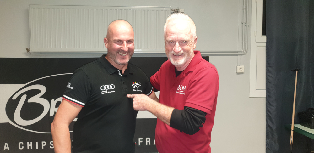 A gauche le vainqueur, Mickaël Creach, à droite le finaliste Alain Miniou